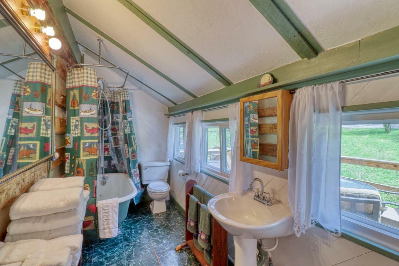 1 Bed 1 Bath Vacation Home In Sylva Buitenkant foto